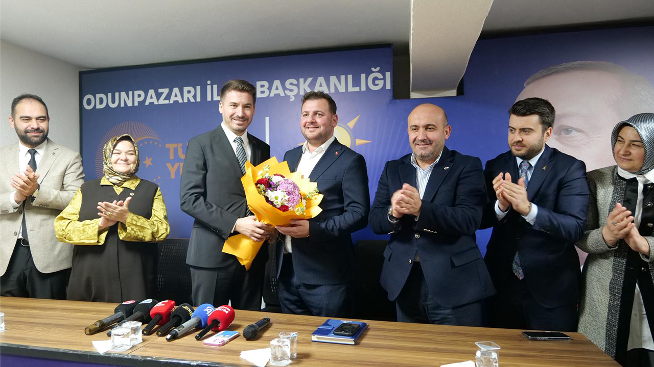 Odunpazarı Ilçe Başkanlığında Devir Teslim Töreni