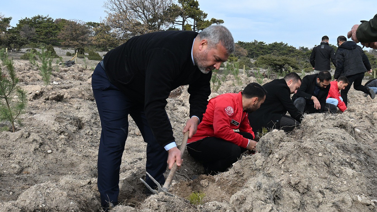 Rektör Adıgüzel Etkinlikte Fidan Dikti