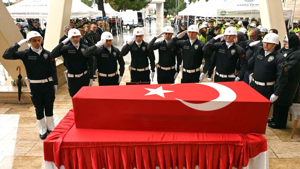 Şehit Polis Memuru Gözyaşları Içinde Uğurlandı