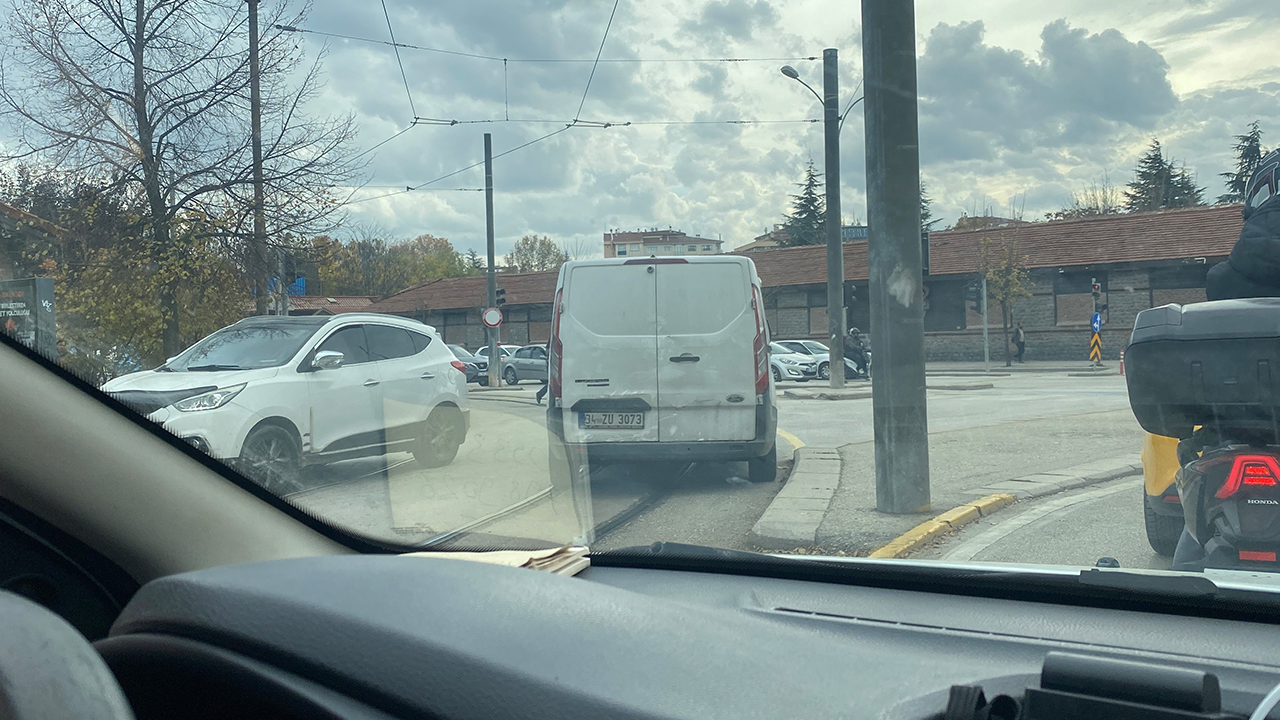 Sürücü Trafiği Tehlikeye Attı