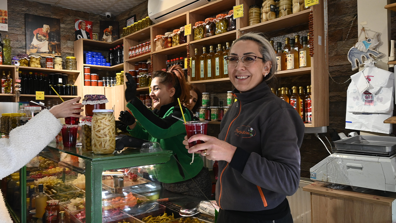 Vatandailar Neşeli Günler Filmine Benzetiyor