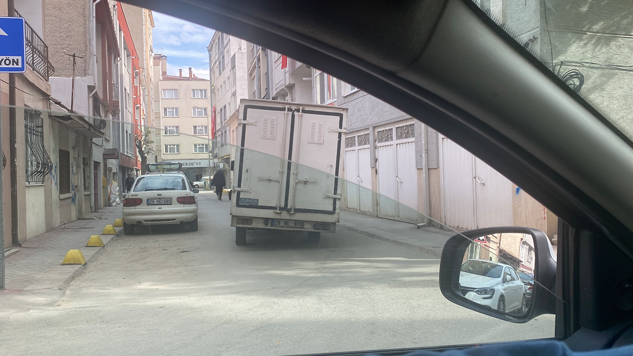 Yana Eğilimli Ilerleyen Kamyon Tehlike Yarattı