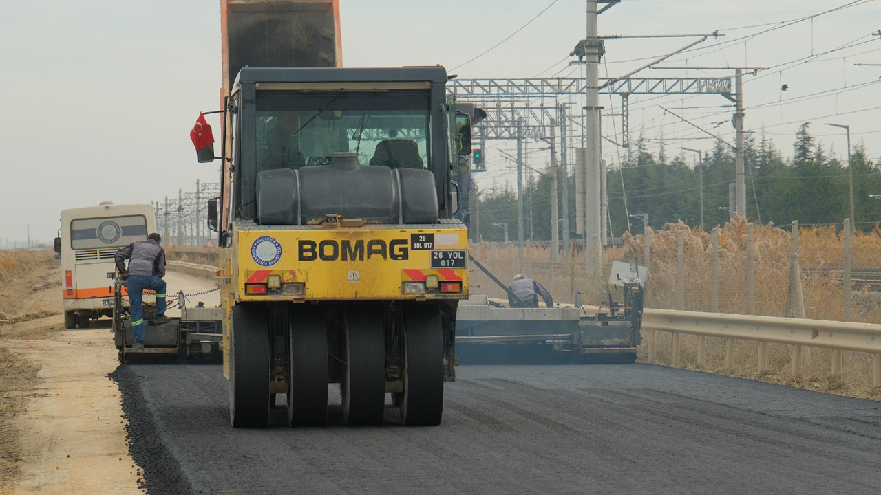 Yol Yenileme Çalışmaları Devam Ediyor