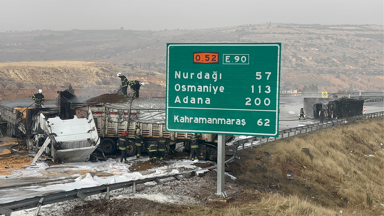 3 Tırda Ciddi Hasar Meydana Geldi