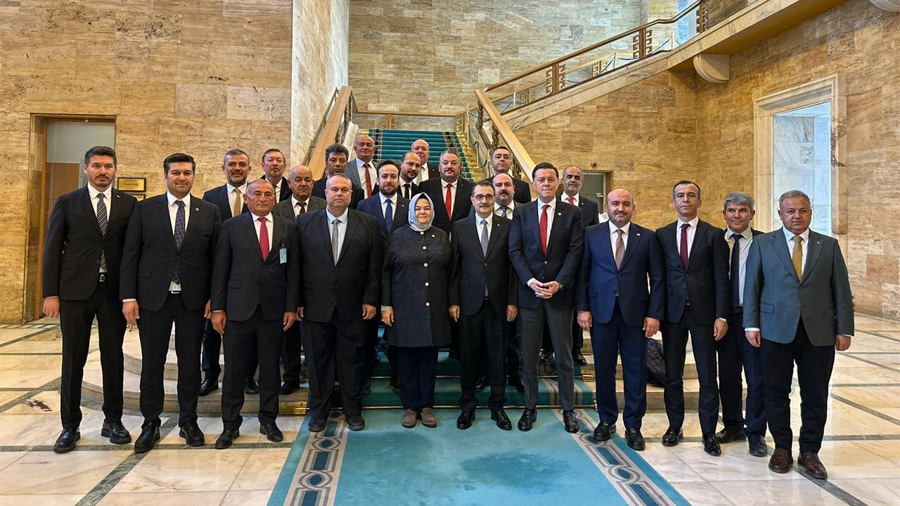 Ak Parti Eskişehir Teşkilat Üyeleri Meclis'te Bir Araya Geldi