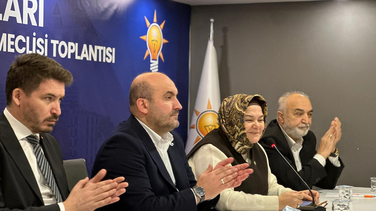 Ak Parti Teşkilatı Daraltılmış Ilçe Danışma Meclisi Toplantısında Buluştu