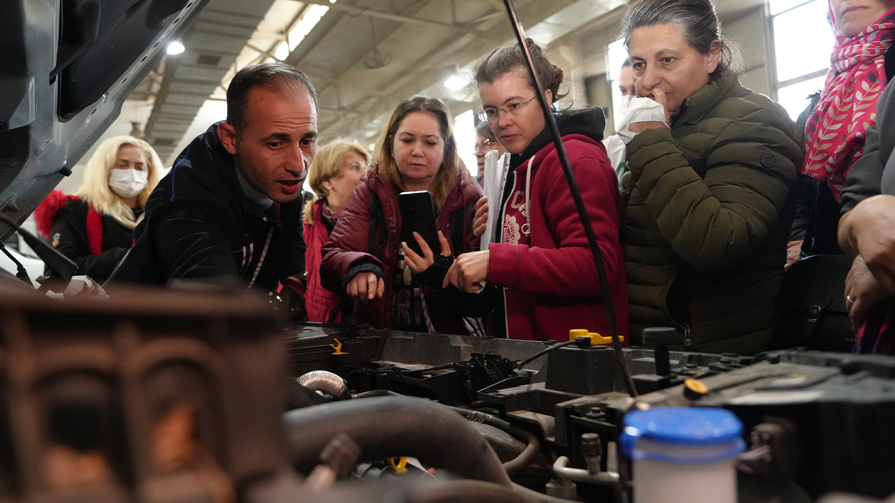 Araç Bakım Kursundan Görüntüler