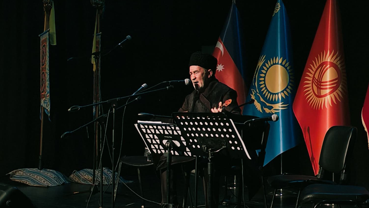 Arslanbek Sultanbekov Sahne Aldı