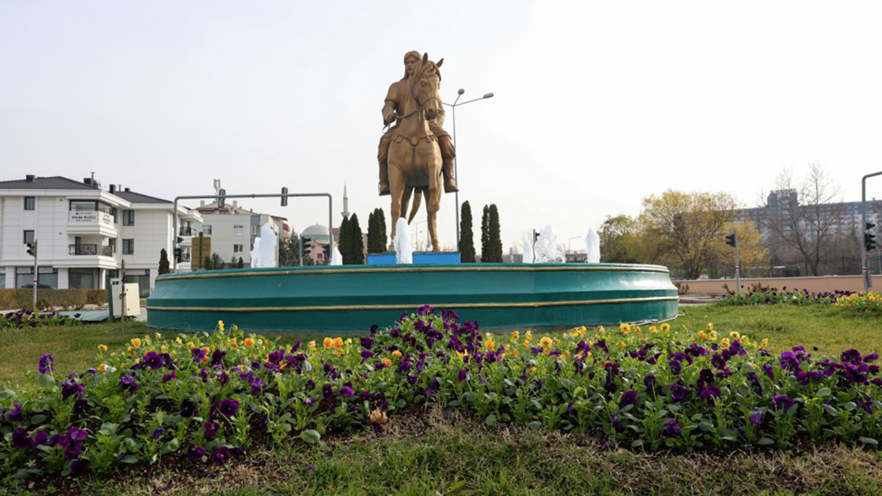 Çiçekler Birçok Noktayı Süslüyor