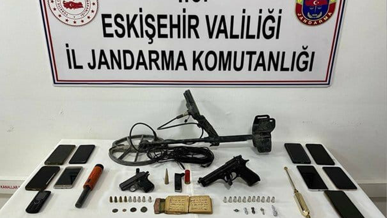 El Yazması Kuran Ve Birçok Unsur Ele Geçirildi