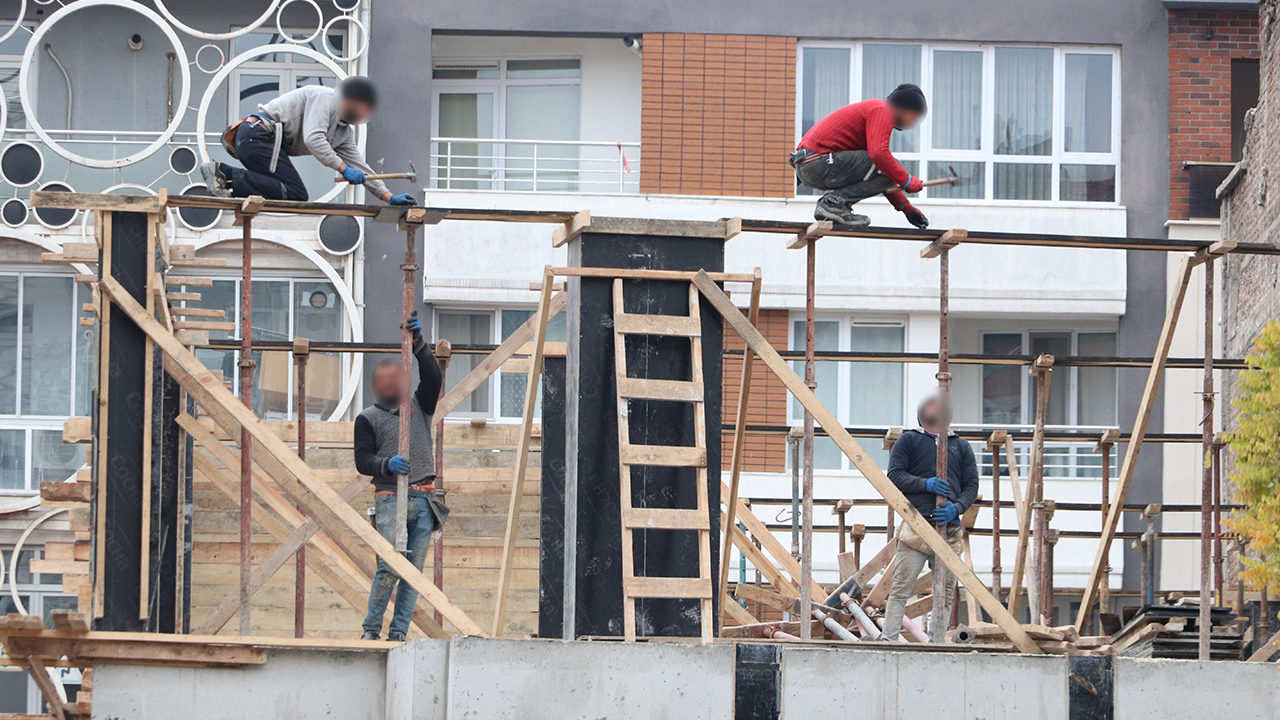 Eskişehir’de Güvenlik Tedbirsiz Çalışan İşçiler Yürekleri Ağza Getirdi!
