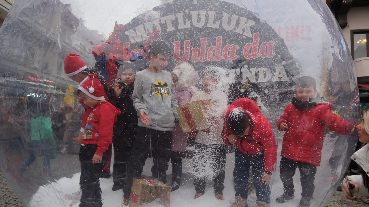 Etkinlik Alanında Dev Kar Küresi Yer Alacak