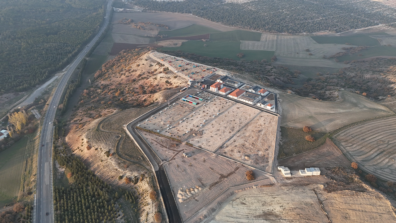 Hayvan Bakımevi Ve Doğal Yaşam Alanı