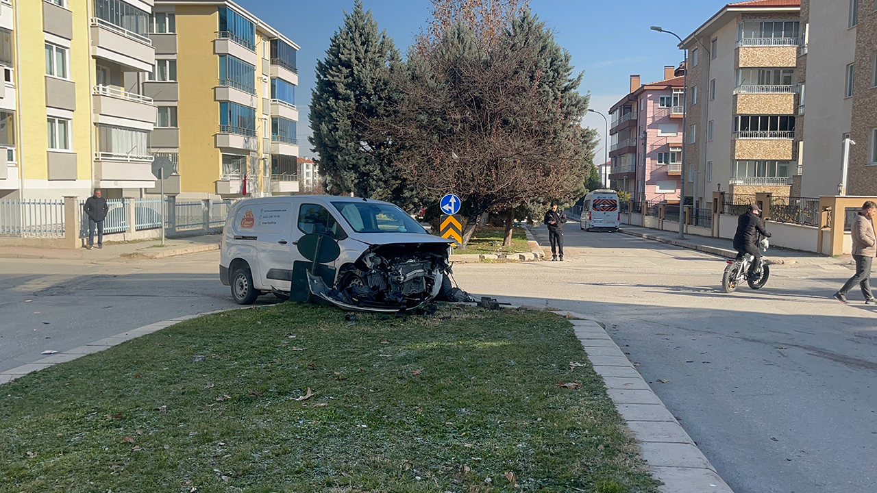 Kaza Sonrası Hasar Alan Araçlar Görüntülendi