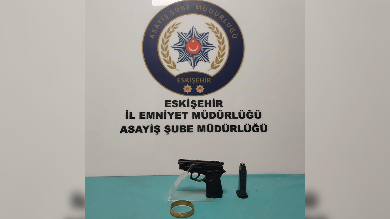 Operasyonda Bilezik Ve Tabanca Ele Geçirildi