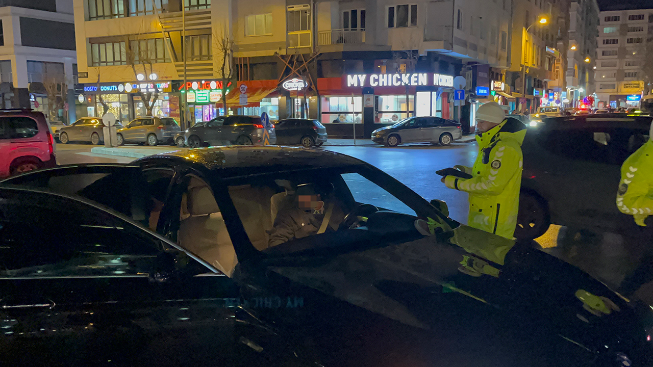 Sürücüler Bi̇rçok Noktada Kontrol Edi̇ldi̇