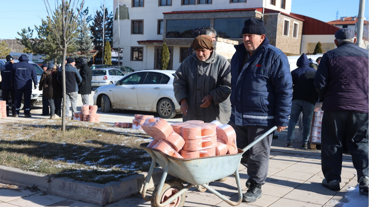 Üreticilere Mineral Blok Desteği Verildi