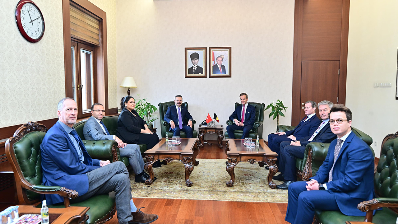 Vali Aksoy, Büyükelçi Ve Beraberindeki Heyeti Makamında Ağırladı