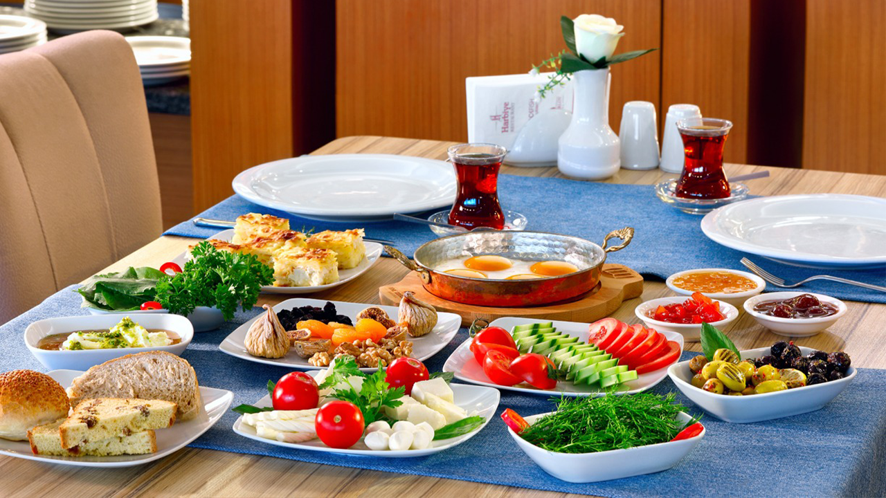 Zengin Kahvaltı Menüsü Öne Çıkıyor