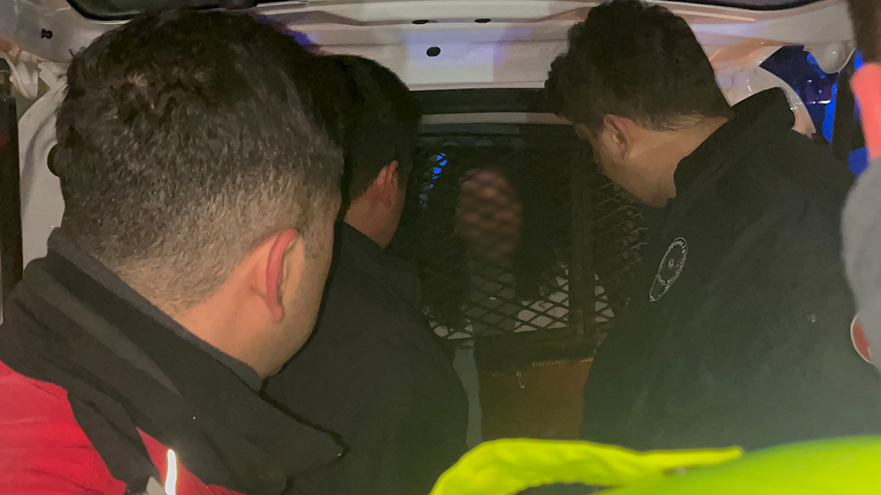 Araçtaki Yolcuyu Direksiyon Başına Geçirdi