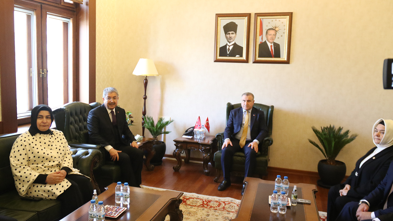 Bakan Bak'tan Vali Yılmaz'a Ziyaret