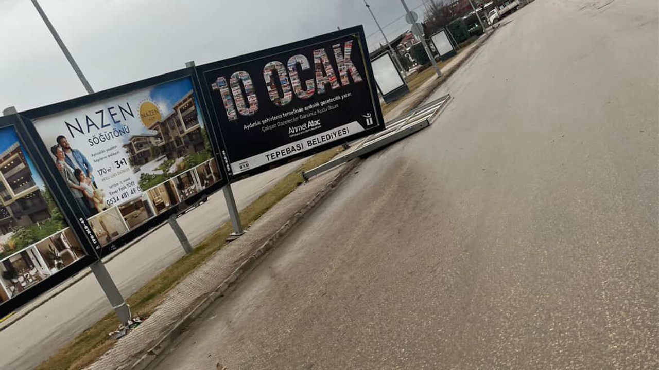 Billboardlar Hasar Gördü