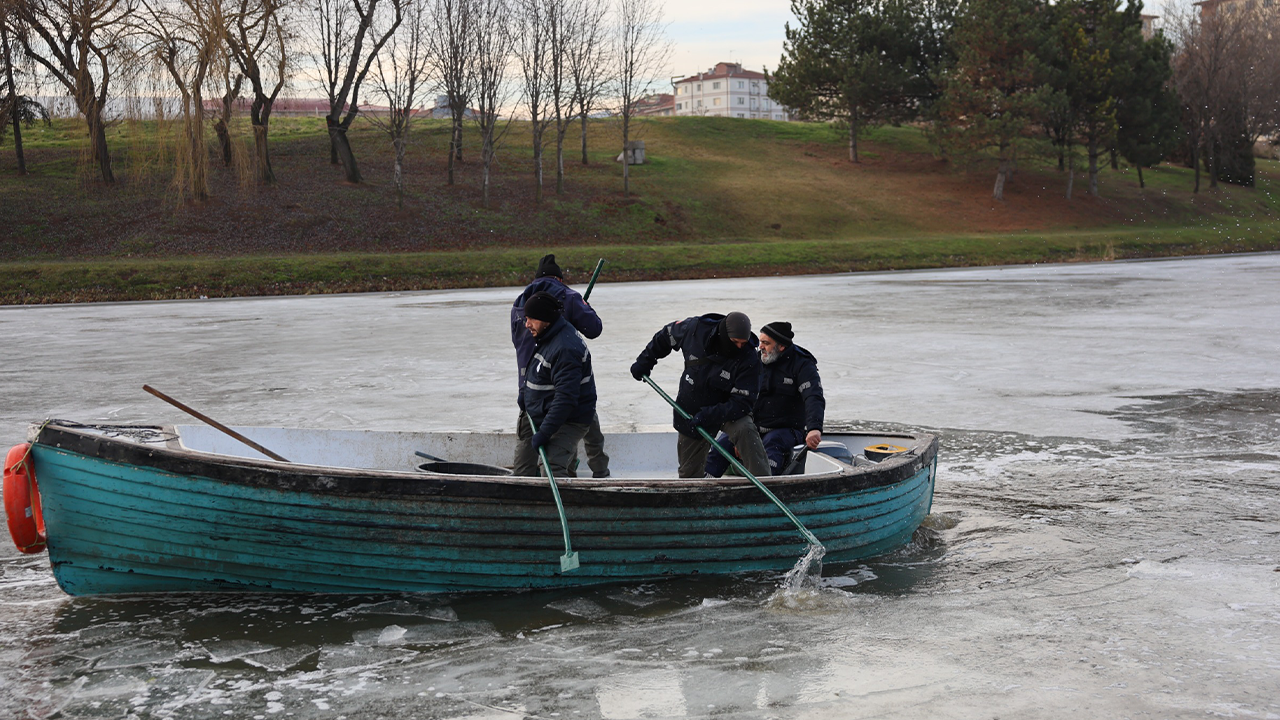Buz Kırma Çalışmaları Sürüyor