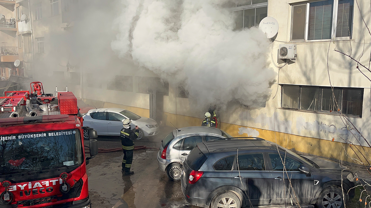 Ekipler Yangına Güçlükle Müdahale Etti