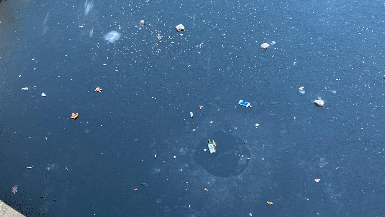 Eskişehir Porsuk Çayı’nda Buz Üzerinde Kötü Tablo Ortaya Çıktı