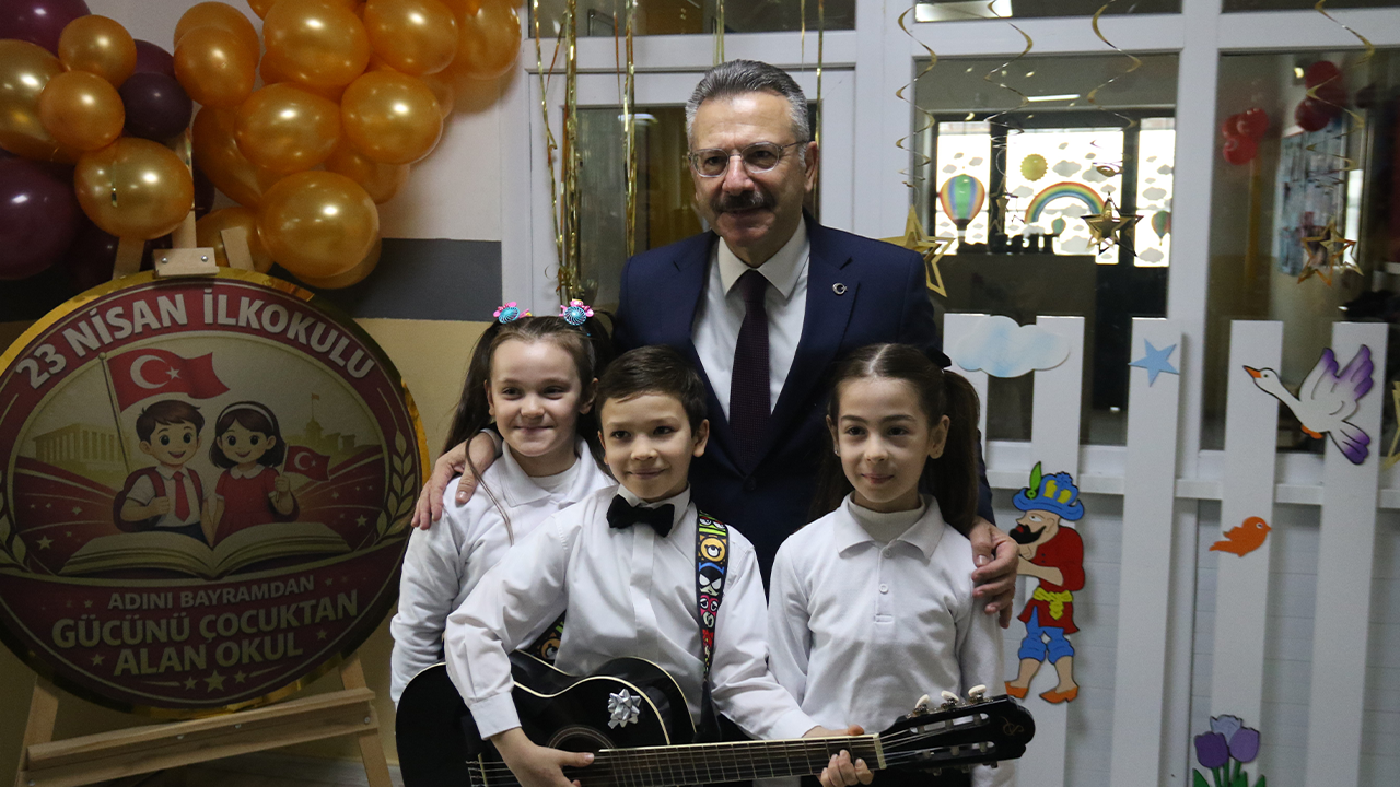 Eskişehir’de Görevi Sona Eren Vali Aksoy'a Çocuklardan Duygusal Veda!