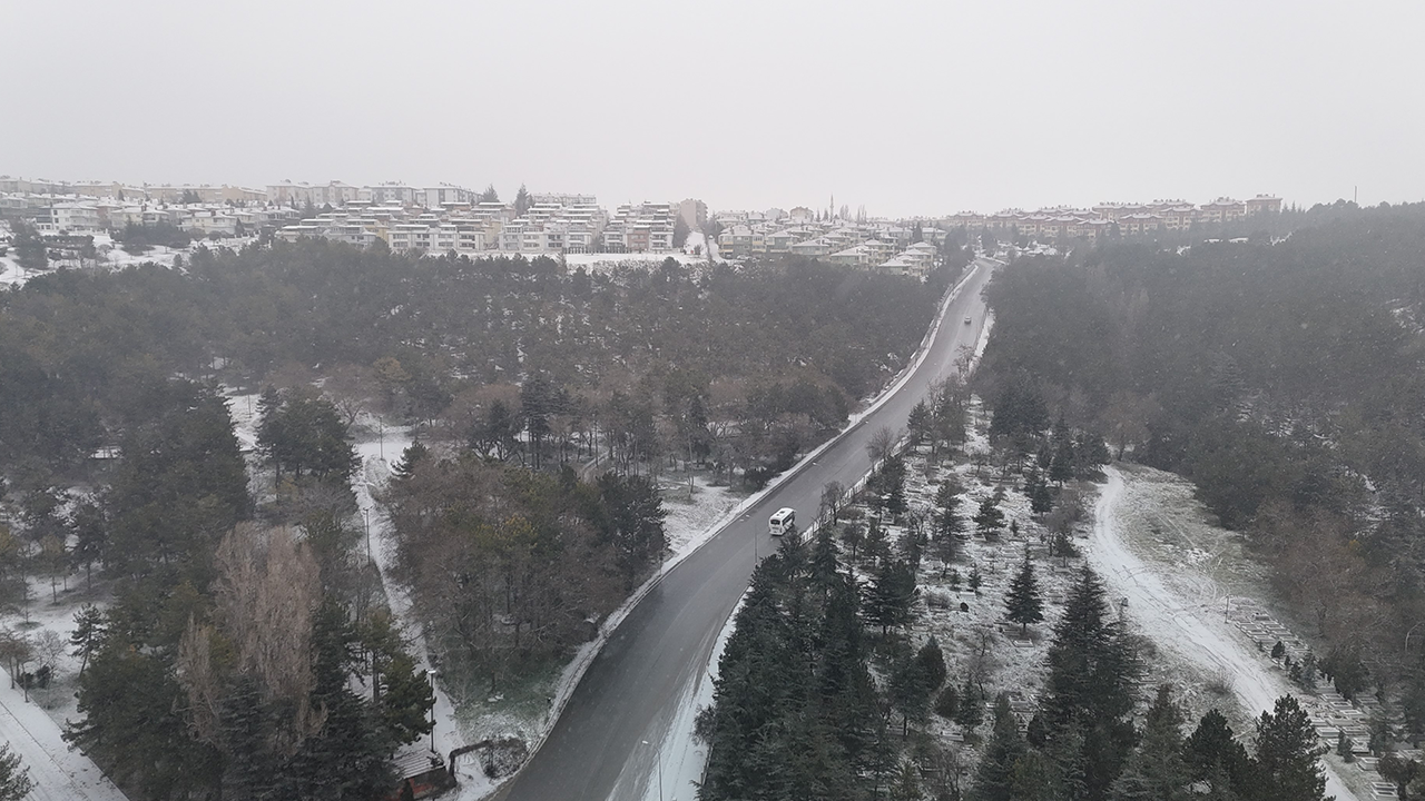 Eskişehir'de Kar Yağışı Havadan Böyle Görüntülendi