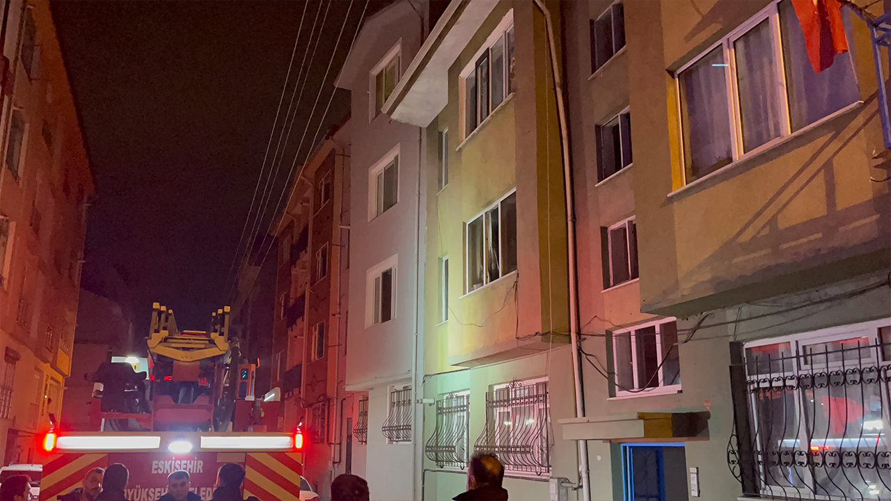 Eskişehir’de Yangın! Daire Alevlere Teslim Oldu
