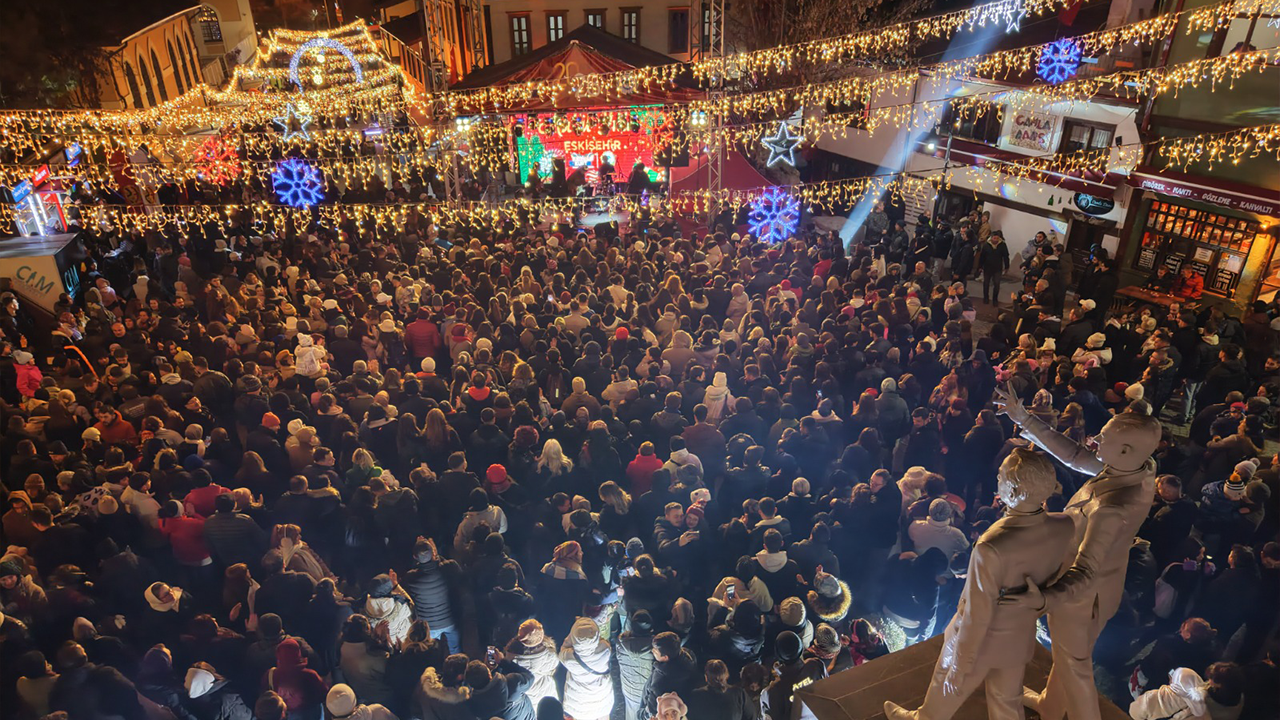 Eskişehir’de Yeni Yıl Pazarı 7 Günde Ziyaretçi Rekoru Kırdı!