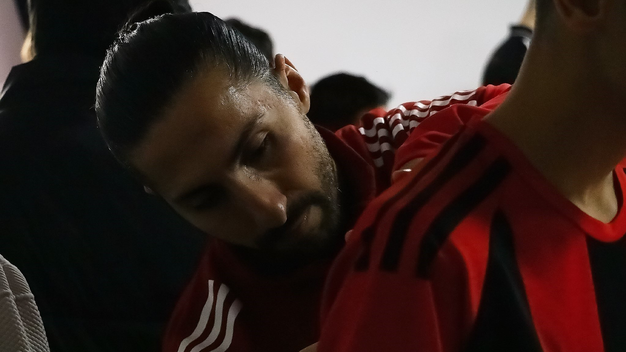 Futbolcular Formaları Imzaladı