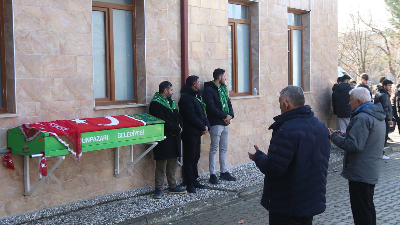 Gecin Cenazesine Çok Sayıda Kişi Katıldı