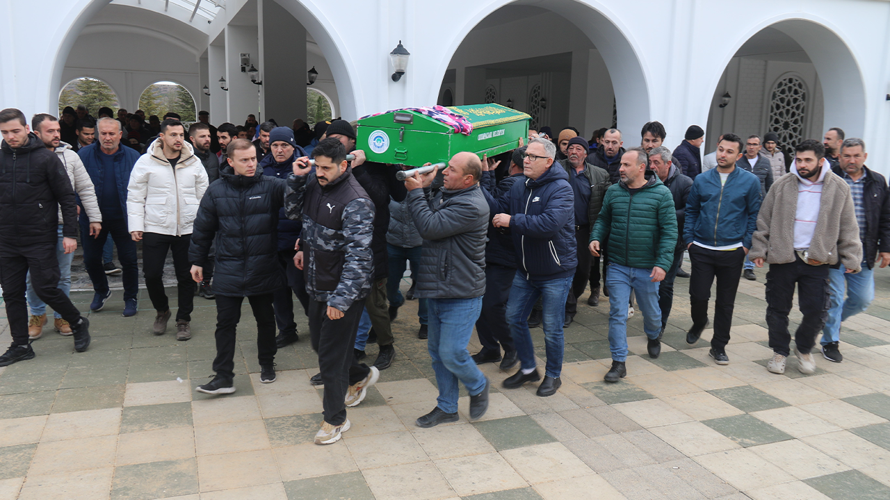 Genç Kız Gözyaşları Içinde Son Yolculuğuna Uğurlandı