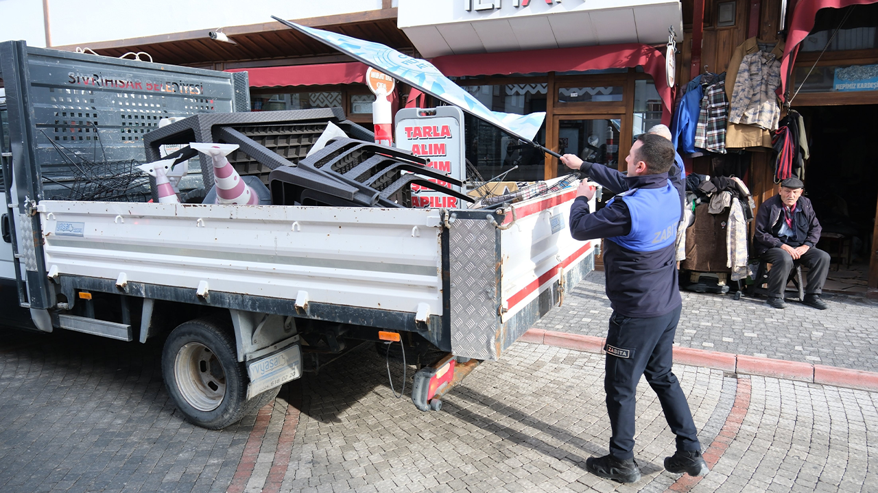 Kaldırımdaki Malzemeler Toplandı