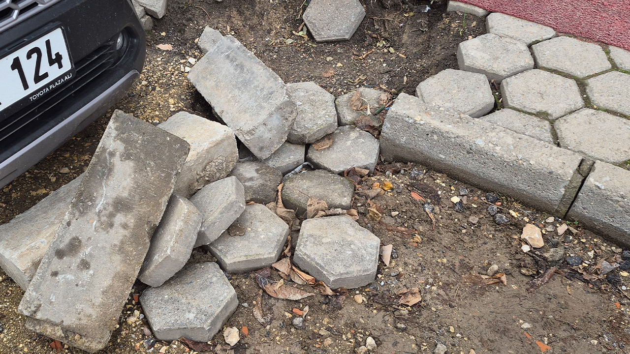 Kaldırımlarlarda Da Hasar Meydana Geldi