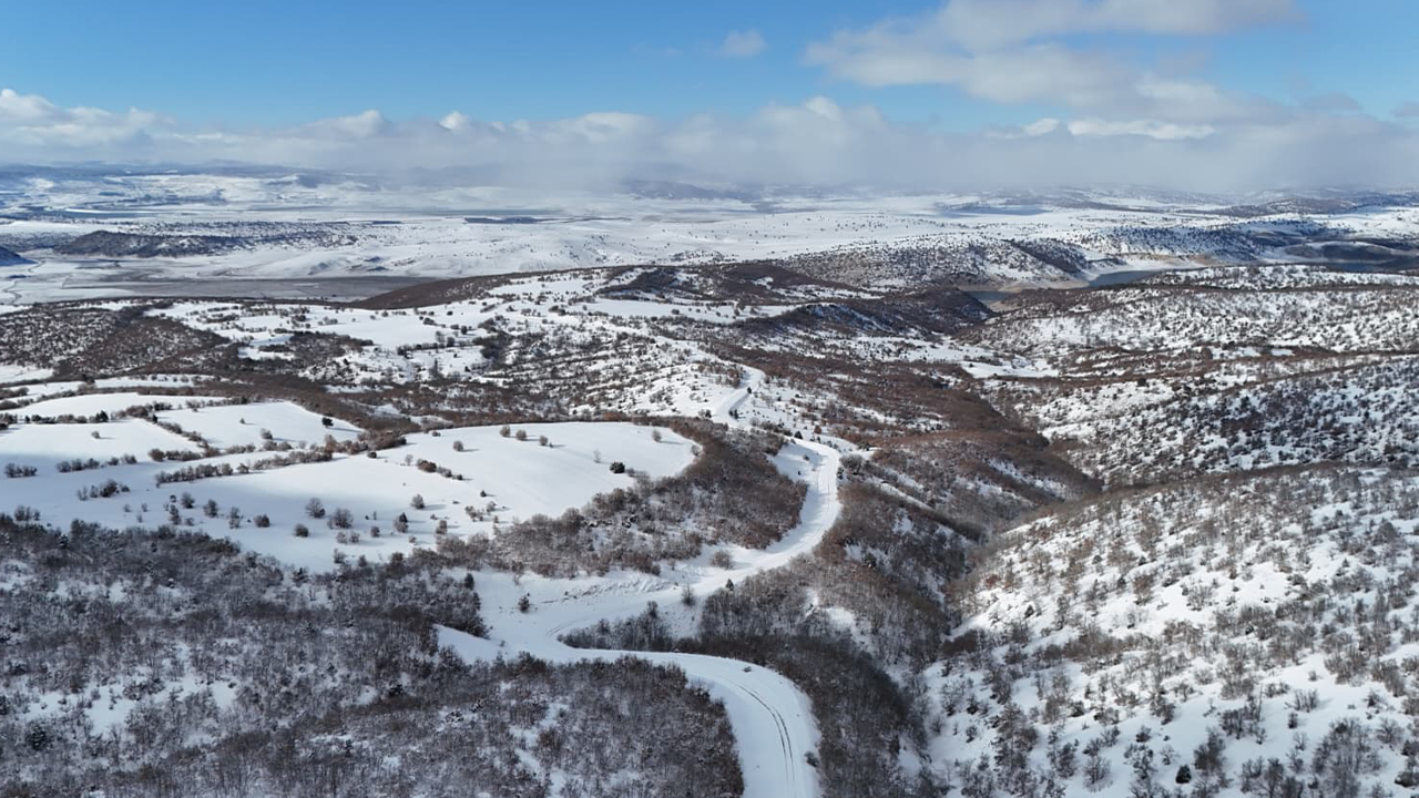 Kırsalda Kapanan Yolları Açma Çalışmaları Sürüyor