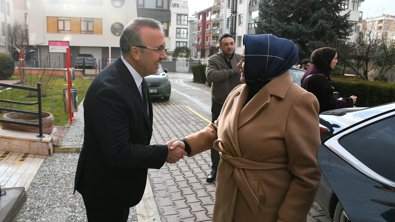 Milletvekili Gürcan Ve Il Milli Eğiitm Müdürü Aydın