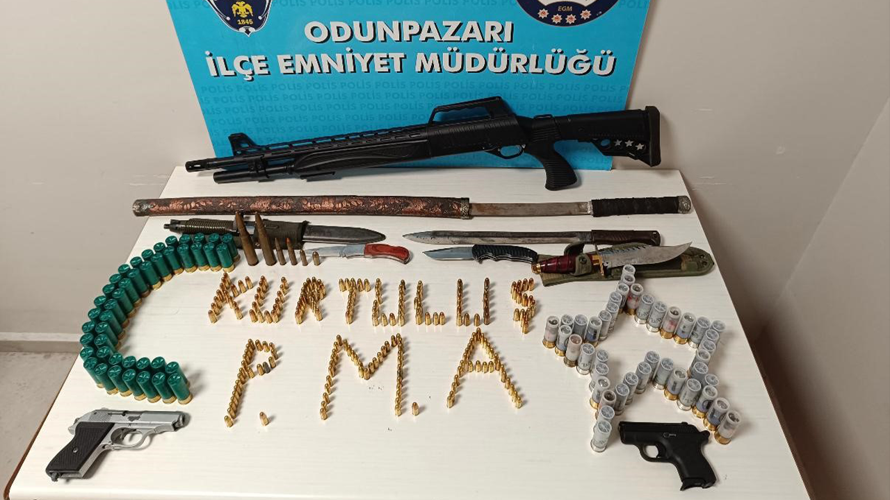 Şahsın Iş Yerinde Ele Geçirilen Silahlar