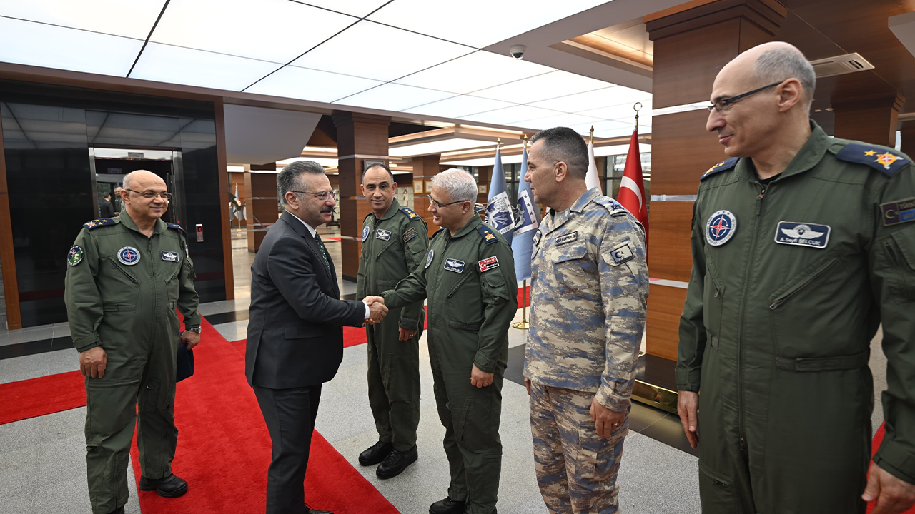 Vali Aksoy'dan Komutanlara Veda Ziyareti
