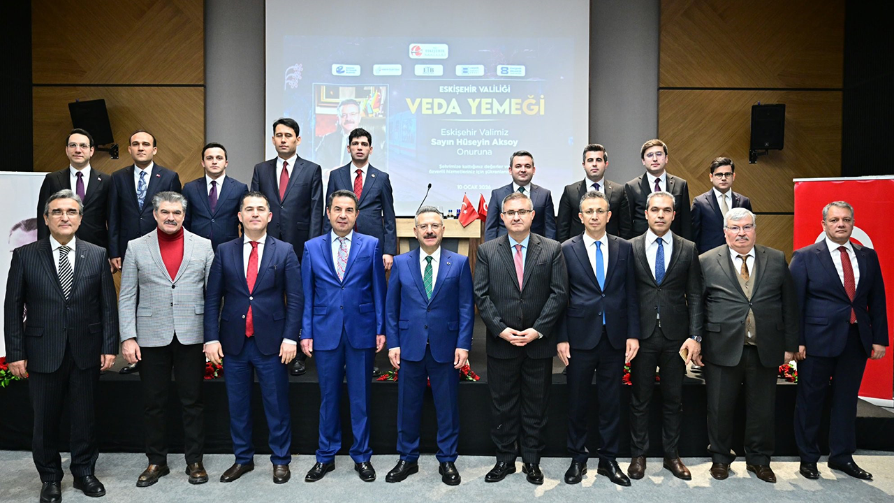 Veda Yemeğinde Hatıra Fotoğrafı Çektirildi