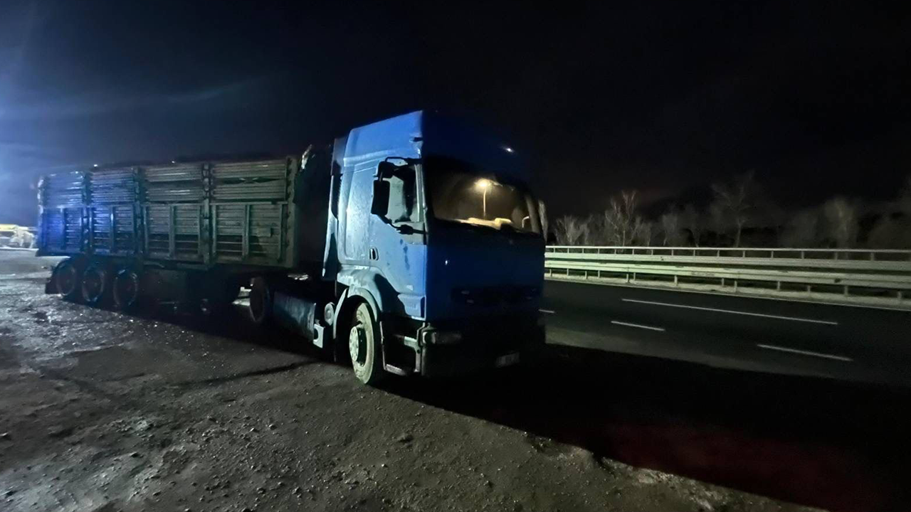 Yanan Tırda Küçük Çaplı Hasar Oluştu