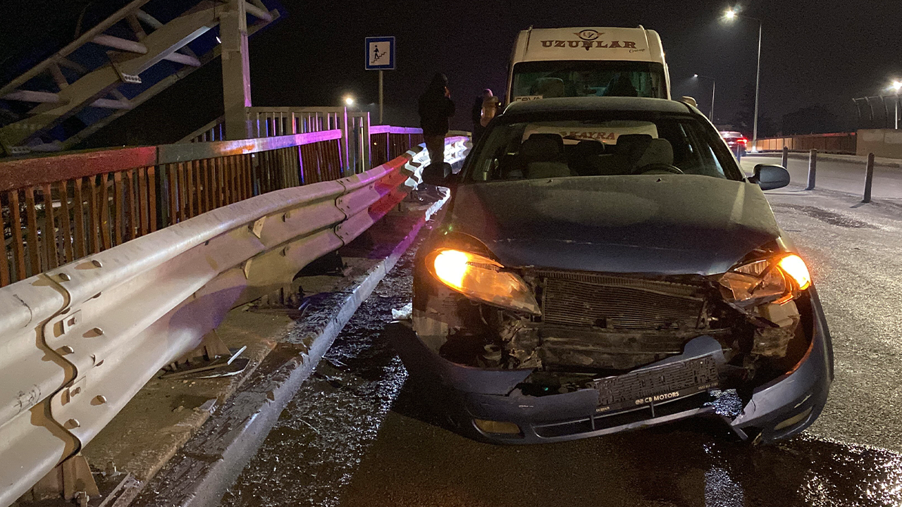 Zeminde Kayan Araçta Maddi Hasar Oluştu