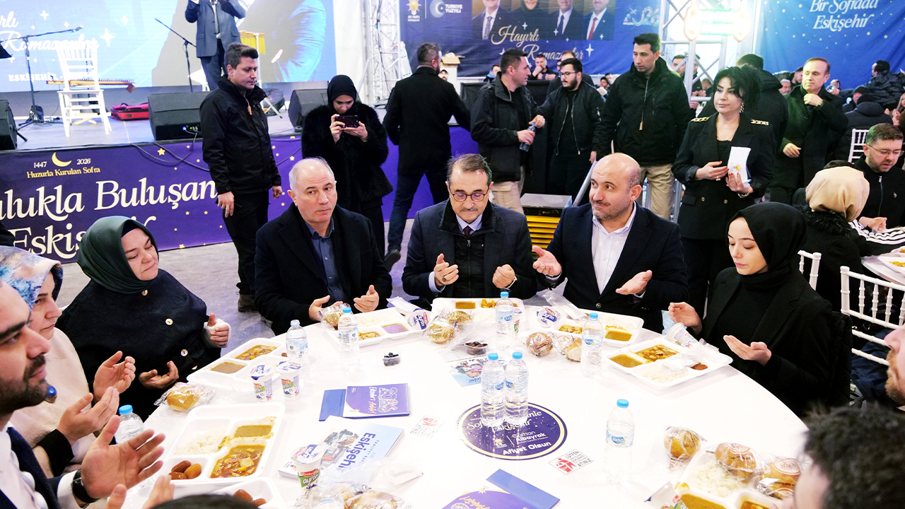 Ak Parti Eskişehir Heyeti Iftar Sofrasında Buluştu