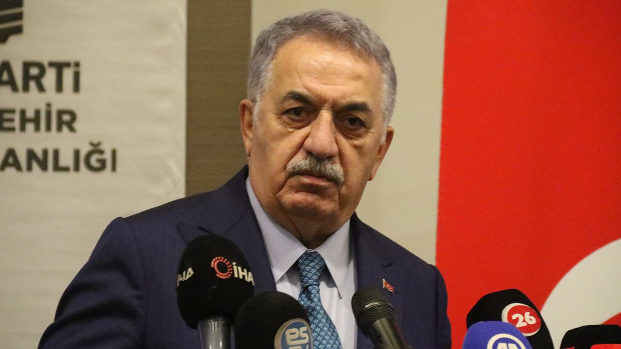 Ak Parti Genel Başkan Yardımcısı Hayati Yazıcı