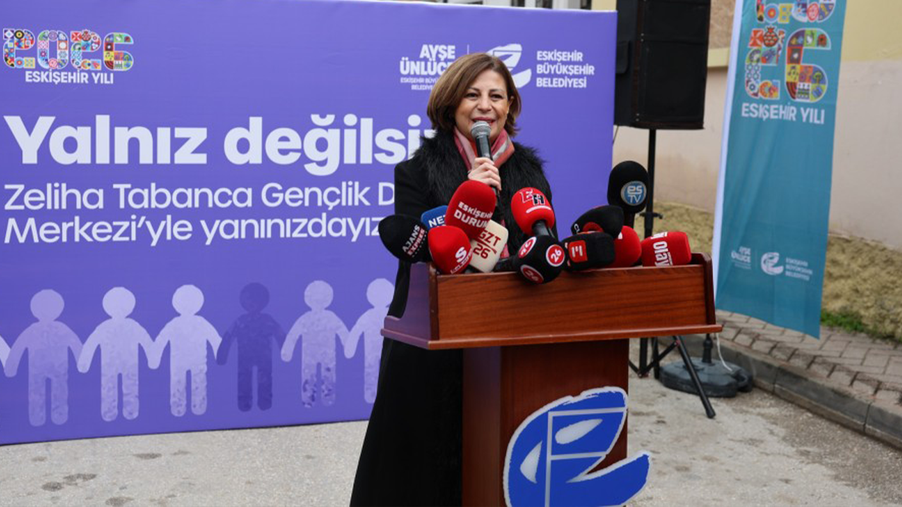 Başkan Ünlüce Zeliha Tabanca Gençlik Danışma Merkezi'nin Açılış Törenine Katıldı