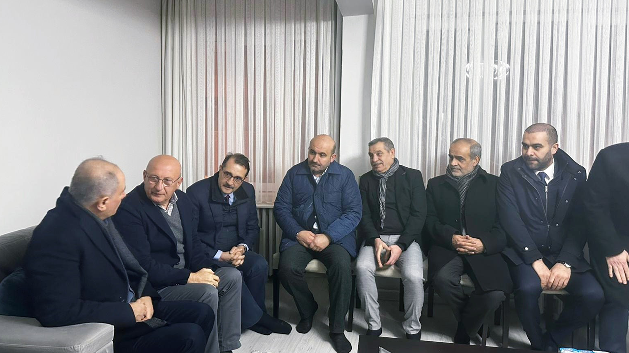 Chp Milletvekili Çakırözer'e Taziye Ziyareti Gerçekleştirildi