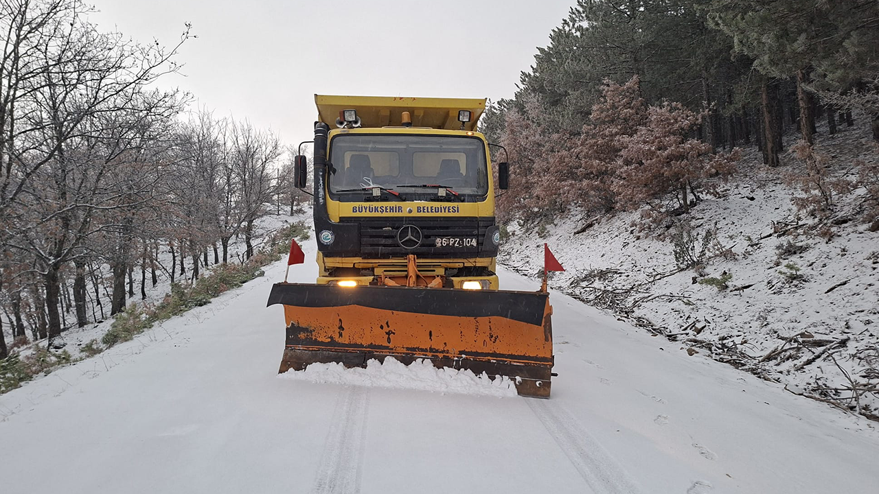 Ekipler Sahada Karla Mücadele Için Aktif Görev Yapıyor